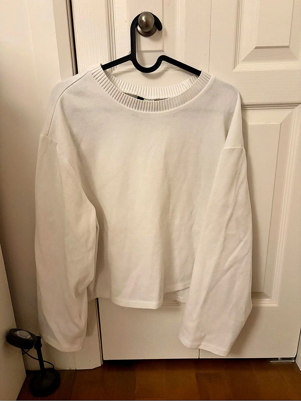 H&Medium Crew Neck Sweater in White Size Medium Like New
